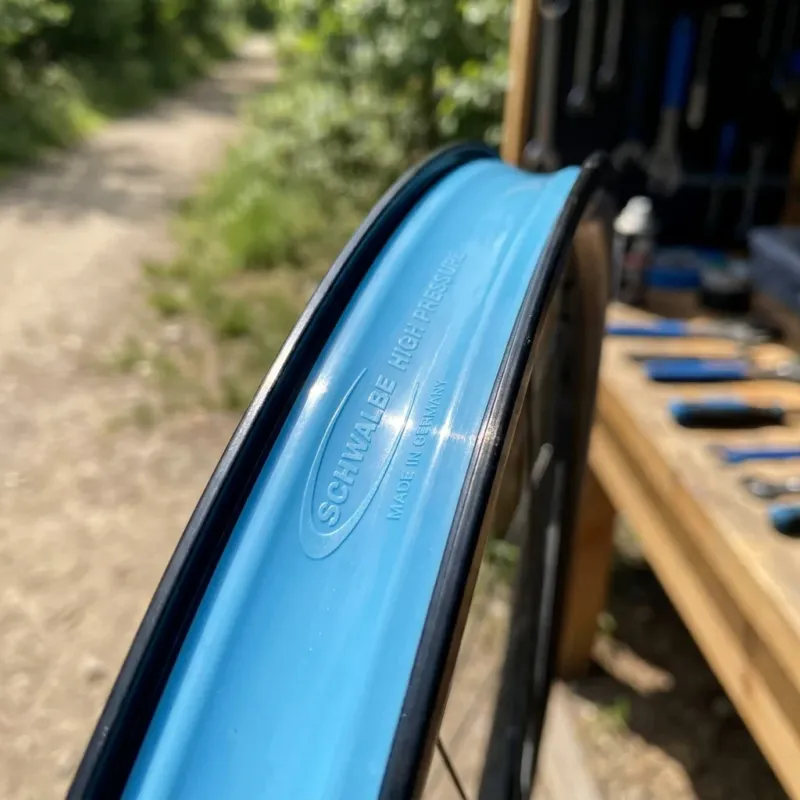 Zertifiziert Schwalbe High Pressure Felgenband 25-584 (27,5") TPU Sky-Blue - Pannensicherheit für Schlauch & Felge