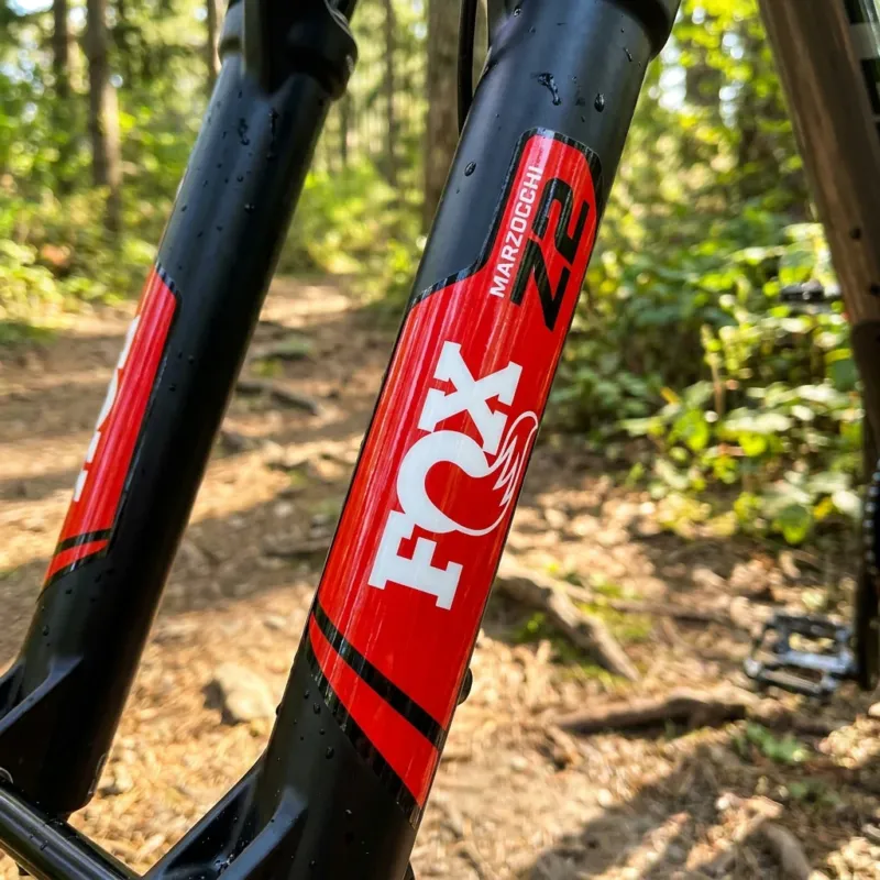 Neuheit FOX Decal Kit Marzocchi 2020 Z2 Gloss/Clear Red - stylische Gabelaufkleber in moderner Ausführung