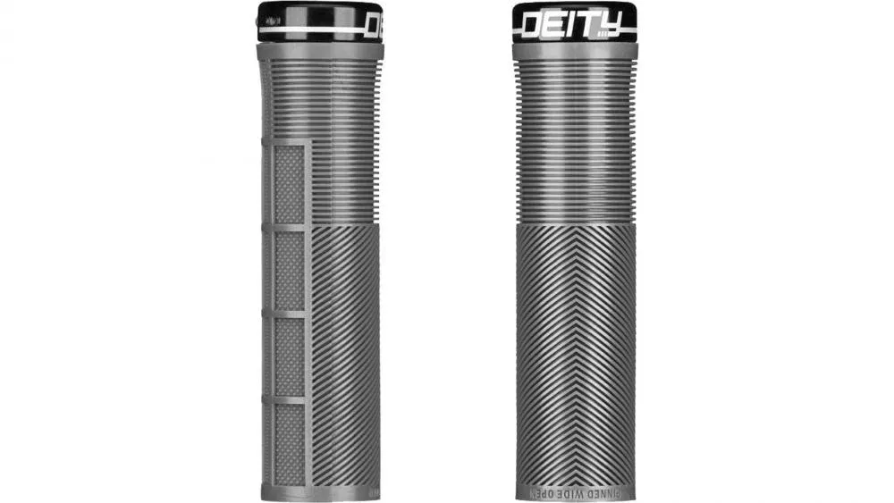 Deity Knuckleduster Grips Stealth, MTB-Lock-On Griffe, 132 mm, 32 mm Ø, TRC-Gummimischung, V-Channel Chevron & Halb-Waffel Zertifiziert