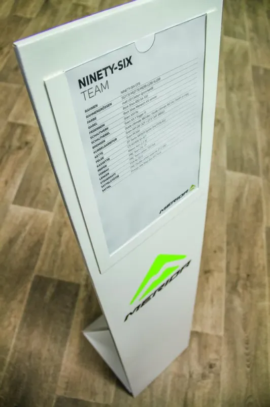 Kostenfreie Lieferung Merida Display/Infostand 120 x 28 cm Weiß - professioneller Halter für Infosheets