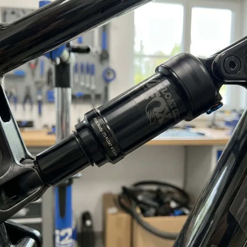 FOX Body: (T) FLOAT Ø 0.940 Black Ano III - präziser Dämpferzylinder für moderne Ausführung Neue Ware