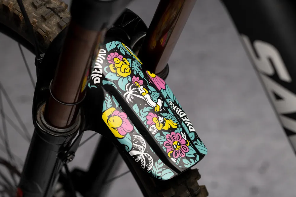 Highlight DYEDBRO Decal Kit für Fox Racing Shox 36 / 38 Mudguard - Victor Brousseaud